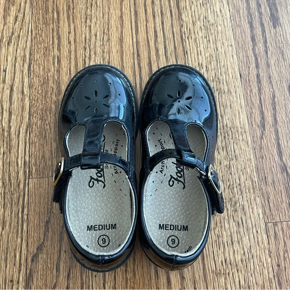 FootMates Black Patent Mary Jane Dress Shoes for Kids